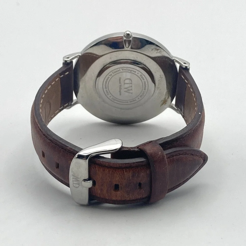 Daniel Wellington Men's Watch 41mm Silver Tone Leather WR 30M New Battery 8.5